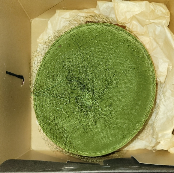 Vintage Velvet Hat - Picture 3 of 6